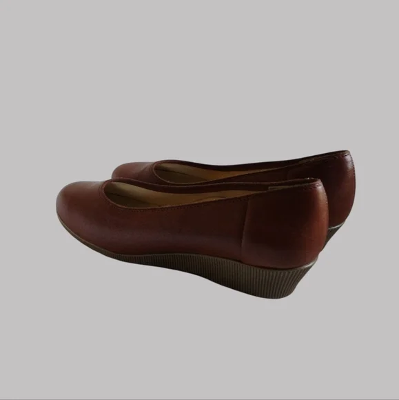 Softspots Women's Vintage Burgundy Leather Loafers - Picture 5 of 14